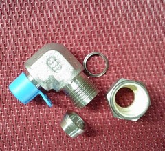 SSP Grip® 3/8 Tube OD x 1/8 NPT Male Pipe 90 ELBOW Connector 316 Stainless Steel