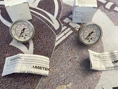 USG Pressure Gauge 0-4000PSI Conn. 1/8” ANPT CBM Size 1.5” Qty 2