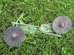 NOS JOHN DEERE PLANTER ROW UNIT COVERING DISC ASSEMBLY BB12973 71 50 90 series