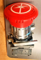 Telemecanique Zbe-102 Emergency Stop Button With Contact Block 240v 3a FIT YALE