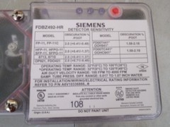 SIEMENS S54319-B23-A1 DUCT SMOKE DETECTOR FDBZ492-HR