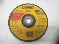 Dewalt (DW8826) 7 x 1/4 x 7/8 24 Grit Type 27 Zirconia Grinding Wheel – Qty 18