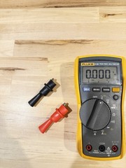 FLUKE 115 TRMS MULTIMETER W/ LEADS & CLIPS – SHIPS FAST