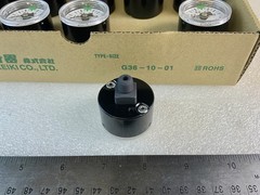 (LOT OF 10) BRAND NEW! SMC PNEUMATIC PRESSURE GAUGE P/N: G36-10-01 (10 PC PACK)