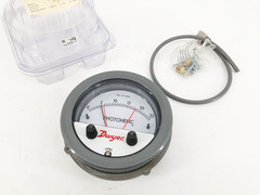 New Dwyer 3000MR-25MM Photohelic Pressure Gauge 25mm-H2O 1/8″ NPTF 102923-00