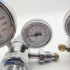 Specialty Gas 2 Gauge Two Stage High Purity Gas Regulator 3000PSI Max Lot Of 2