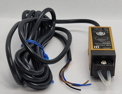 OMRON E3S-X3CE4 12-24VDC 2M PHOTOELECTRIC SWITCH [2RE4-1]