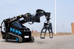 TYPHON STOMP X1300 & 509 Mini Skid Steer Rotary Wood Grabber 360° Log Attachment