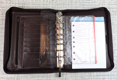 Franklin Covey Day One Classic Zip Binder w/Handles 7 Rings 1″ Brown Pink