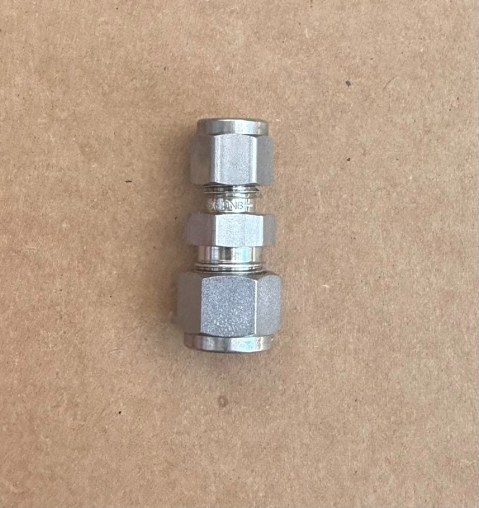 Swagelok 3/8″ X 1/4″ Stainless Steel Union Reducer SS-600-6-4 Several Avail New