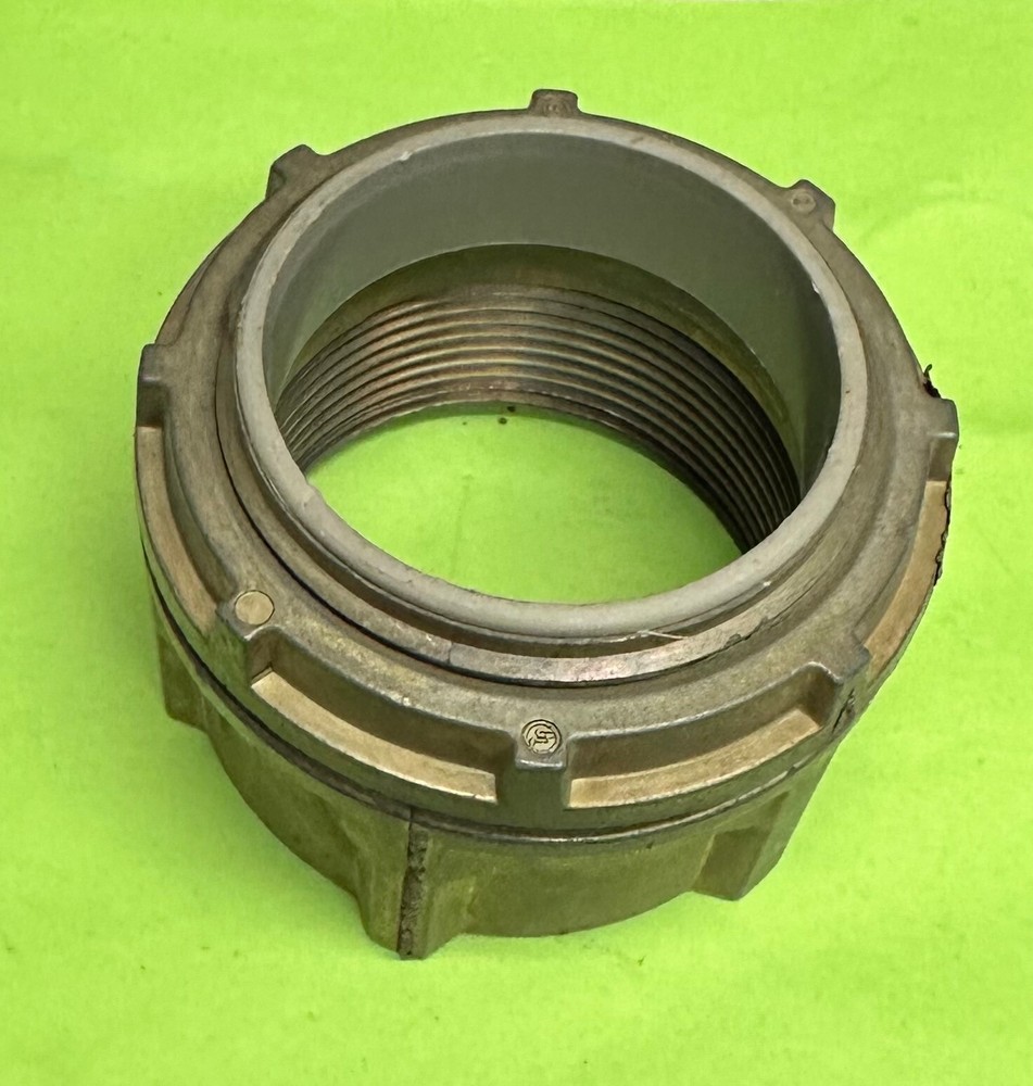 MYERS BRIDGEPORT 157-DC 2-1/2″ NPT DIECAST ZINC INSULATED THREADED CONDUIT HUB