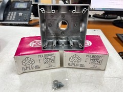👀 2) NEW MULBERRY 2G BOX W/ LUGS FIVE 3/4″ HUBS 30254 LOT OF 2