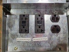 Eaton CHU7N7N5GS Power Outlet Panel Surface Mount 125A 120/240VAC 1PH 3W Type 1