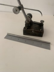 Starrett No. 257 Surface Gage w/ 12”Spindle Scriber, Extension Rod Starrett Snug