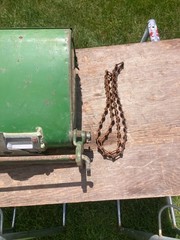 John Deere 4-Row Planter 494 495 Fertilizer Insecticide Box w/Chain B13829B Exc