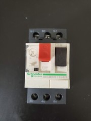 1PCS SCHNEIDER ELECTRIC GV2-ME32C 24-32A GV2ME32C *FREE SHIPPING*