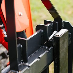 Titan Attachments Standard Series Pallet Fork Frame, 42″ Pallet Fork Blades