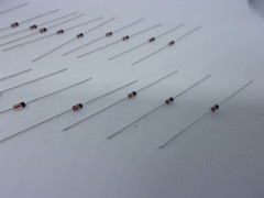 20 Pcs Pack Lot Silicon Planar Zener Diodes 1/2W 0.5W DO-35 Package DIP – 9V1