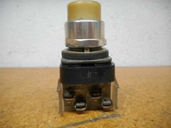 Allen Bradley 800T-PT16 Ser N Illuminated Pushbutton 120V 50/60Hz 800T-XA Contac