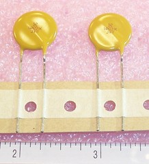 QTY (40) JVR14N221K RFE 14mm 220V METAL OXIDE VARISTORS 360CLV