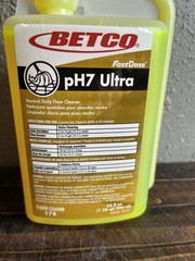 Betco pH7 Ultra Neutral Floor Cleaner 178 Concentrated 32 fl oz FastDose