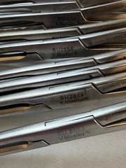 Set of 14 V. Mueller SU2854 Straight Serrated Tube Clamps 7.5″ Ortho General