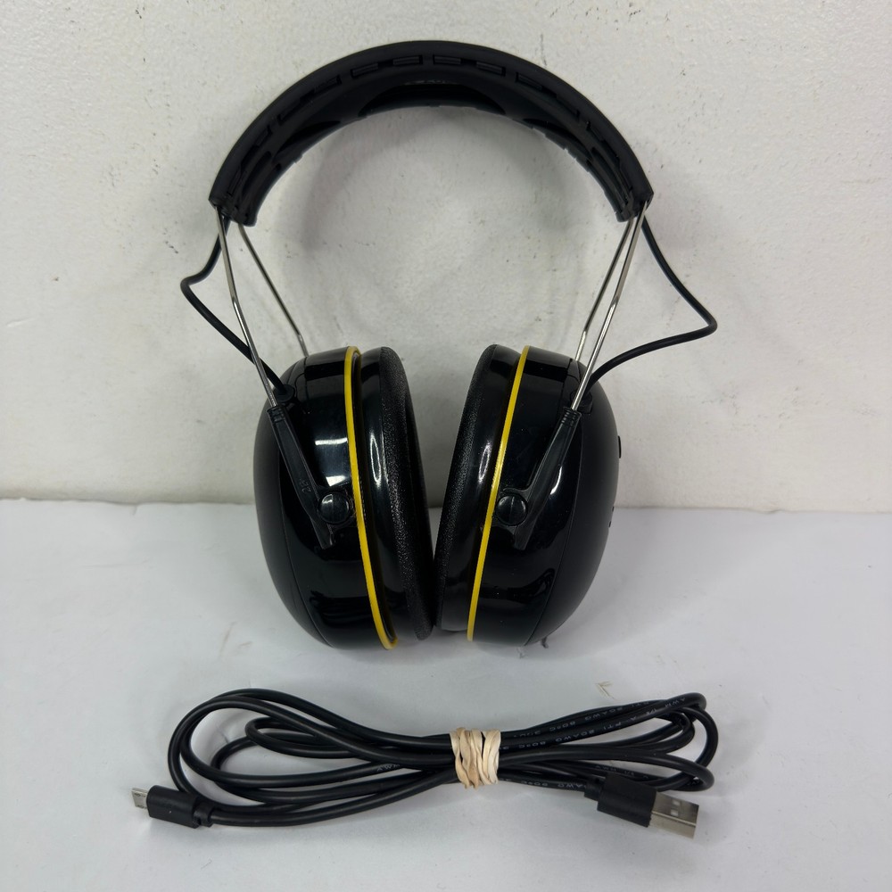 3M Worktunes Connect Wireless Hearing Protector with Bluetooth w/ USB Cable