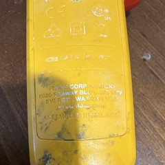 Fluke 323 True RMS Clamp Meter CAT III 400A 600V Digital w/ Test Leads