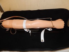 ^^ GAUMARD RIGHT HANDED TRAINING ARM / MANIKIN- HALLOWEEN PROP (QBE61)