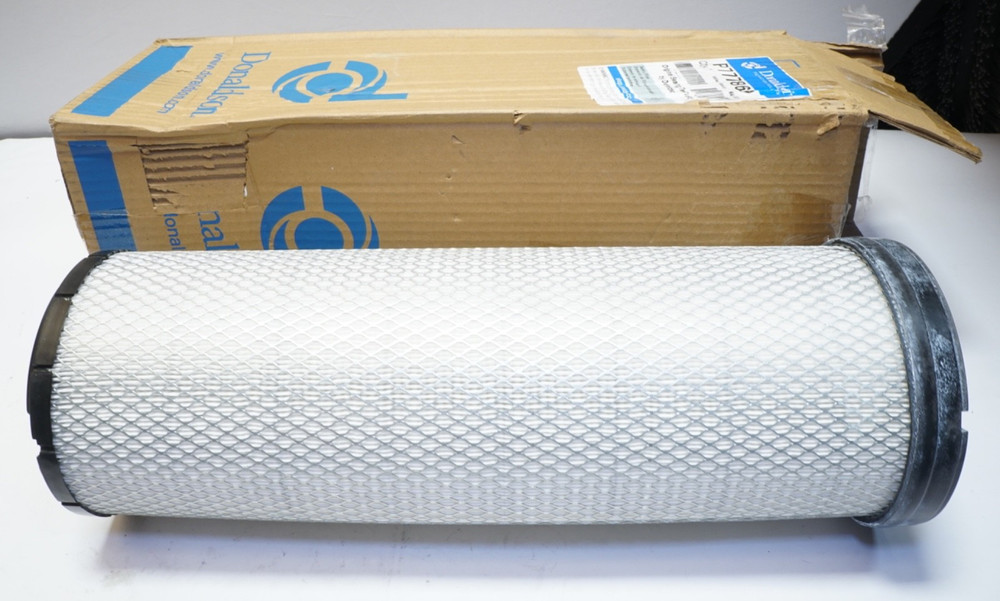 New Donaldson P777869 RadialSeal Safety Air Filter, 7.11 in OD, 19.72 in Height