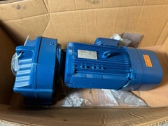 NEW SEW Eurodrive Gear Motor FA77/G DRN132S4 BE11HF RI 7.5 HP 1800 RPM Series 7