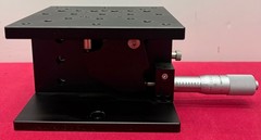 EDMOND OPTICS METRIC Z-STAGE 125mm x 125mm 20 mm Travel 5 kg Load Capacity