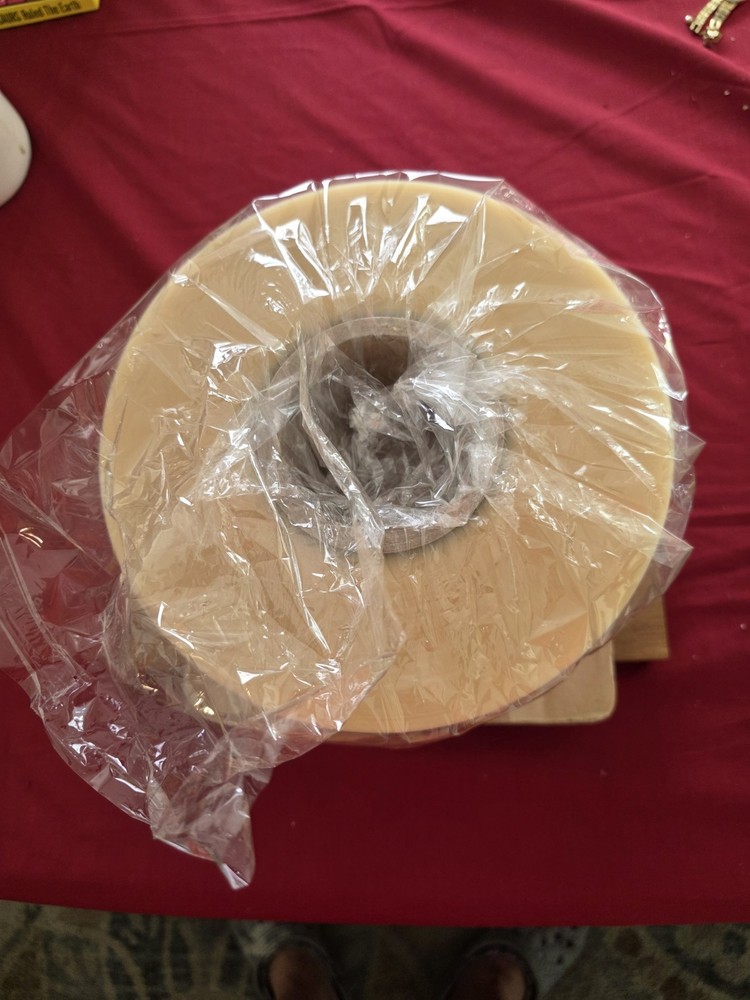 roll of BOPP (Biaxially Oriented Polypropylene) film.135mm in width, 1000m in…
