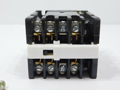 GE General Electric CR120AD03041AA Control Relay 300V 10A