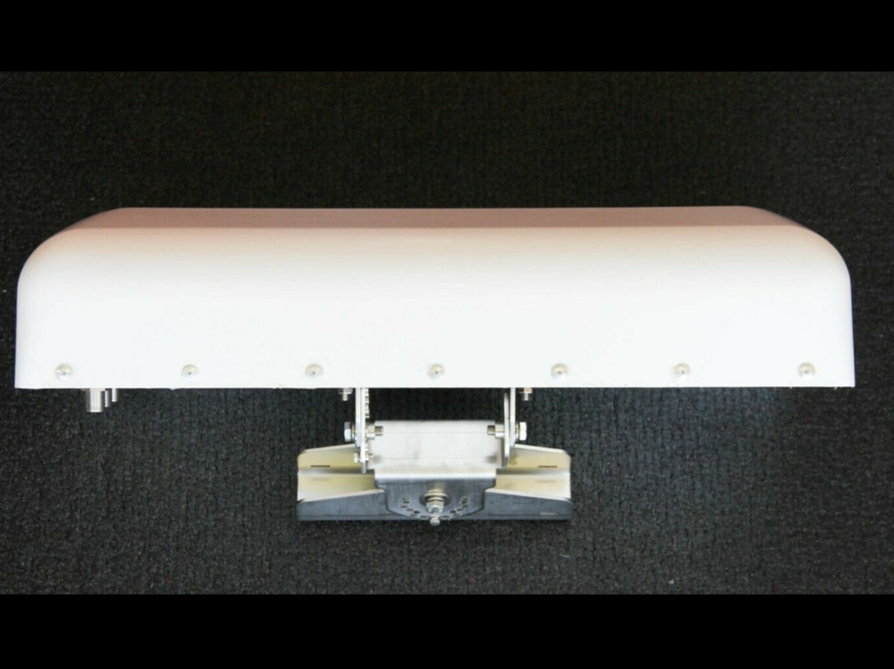 CSS Antenna XEA-FRO-130-00-N 698-945/1710-2170 X-Pol Stadium Antenna