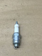 Champion Model: DB65/0865 UY6 Spark Plug #701K123