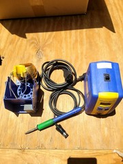 Hakko Soldering Station FX951 Excellent Condition, One Solder Tip, With Solder