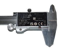 MITUTOYO 6″ DIGITAL CALIPER with CARBIDE on BOTH OD and ID JAWS 500-737-20