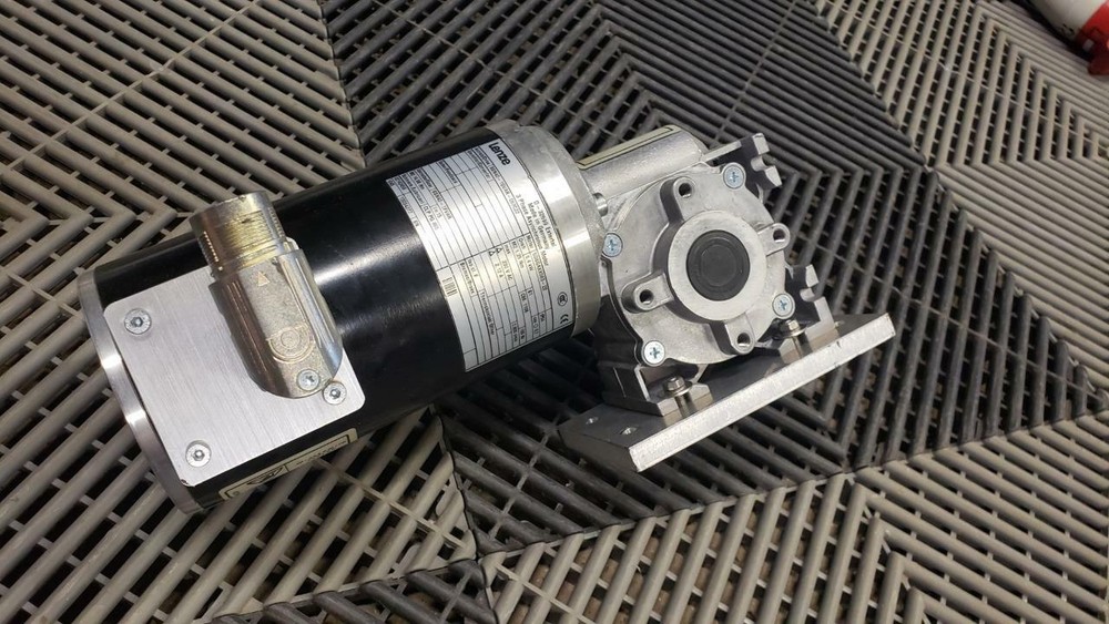 Lenze SSN40-1GVAR-063C22 Servo Motor SSN40-1FVAR 15:1 Gear Reducer
