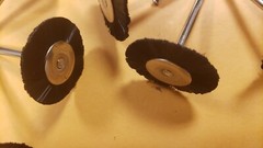HIGHTBRUSH  1”MINIATURE WHEEL BRUSH .HARD BRISTLE 1/8” SHAFT 20 PER PACK