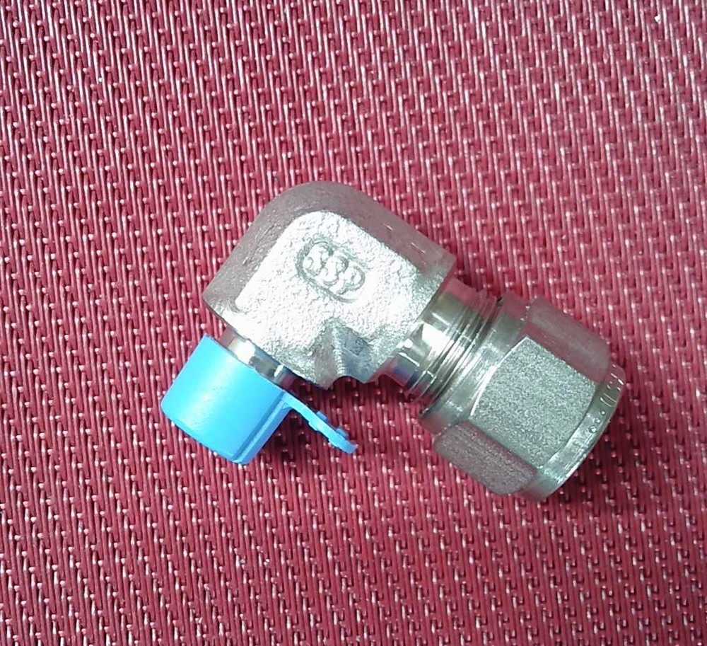 SSP Grip® 3/8 Tube OD x 1/8 NPT Male Pipe 90 ELBOW Connector 316 Stainless Steel