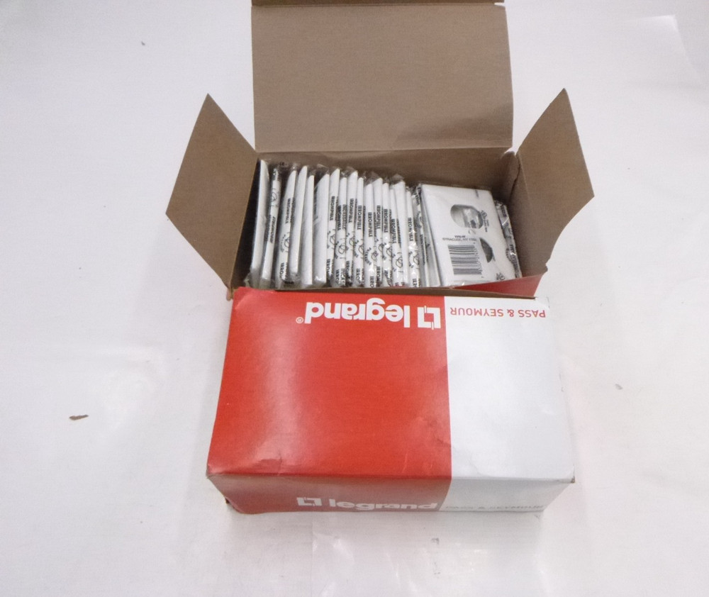 2 Pack Pass & Seymour TradeMaster Standard Receptacle Wallplate 1 Gang TP8-W