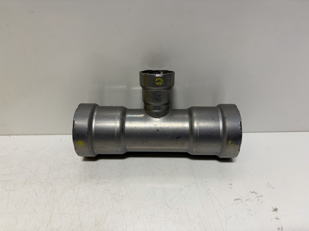 Viega MegaPress G 25366 Reducing Tee 1-1/2″x1-1/2″x3/4″ -With HNBR Carbon Steel