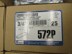250 LOT NEW Topaz 572P Conduit Body Cover – Painted Hub Size-3/4″