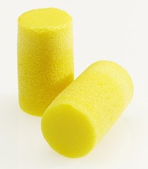 3M E-A-R Classic Plus Cordless Ear Plugs Long One Size Fits Most Yellow 200 Ct.