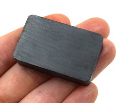 Ceramic Magnet – 1″ x 1.5″ x 0.4″ – Rectangle – Strong Magnet – Eisco Labs