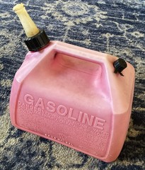 Rubbermaid Essence 2.5 Gallon Red Vented Gas Can Pre Ban 1226 w/ Cap USA 2 1/2