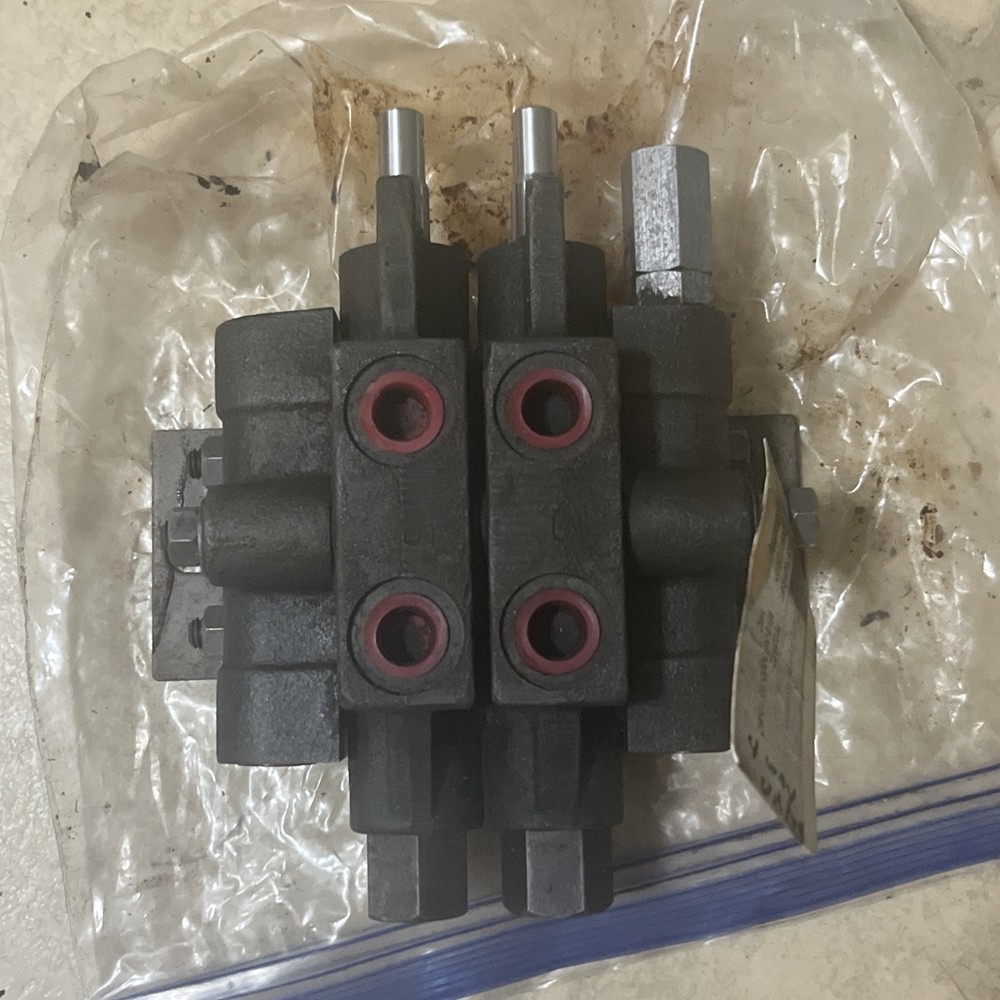 Parker Hannifin MV3 hydraulic control valve. pt# 7902972 mv3-NP3000-10-10-SO