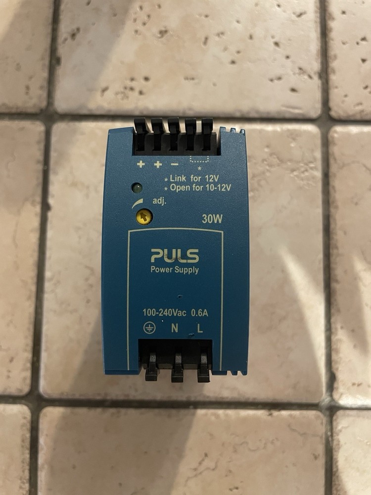 PULS POWER SUPPLY ML30.102 100-240 VAC 30 W 0.6A