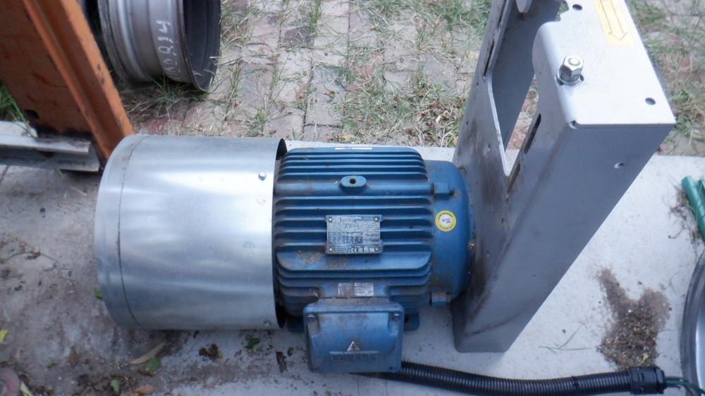 Weg 15 hp electric motor 208-230 / 460 Volts 3540 RPM